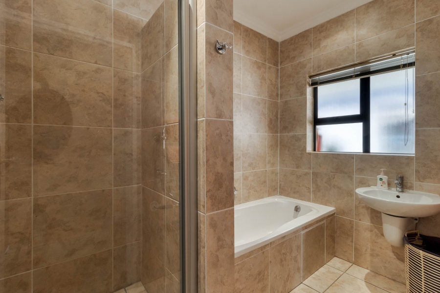 2 Bedroom Property for Sale in Stuarts Hill Western Cape